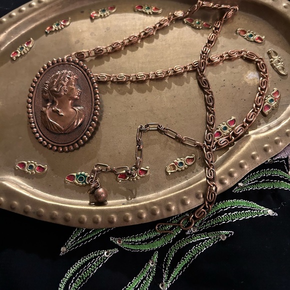 VTG Copper Tone Metal Cameo Necklace with optional brooch clasp. Unbranded. - Picture 2 of 8